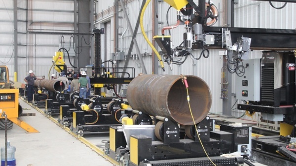 welding manipulator with pipe turning rolls