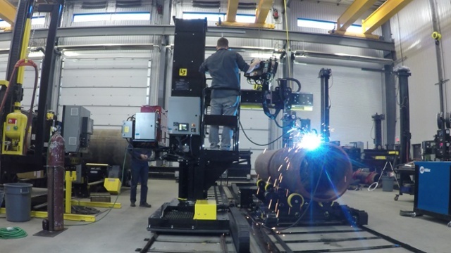 MIG welding manipulator with vessel rotators