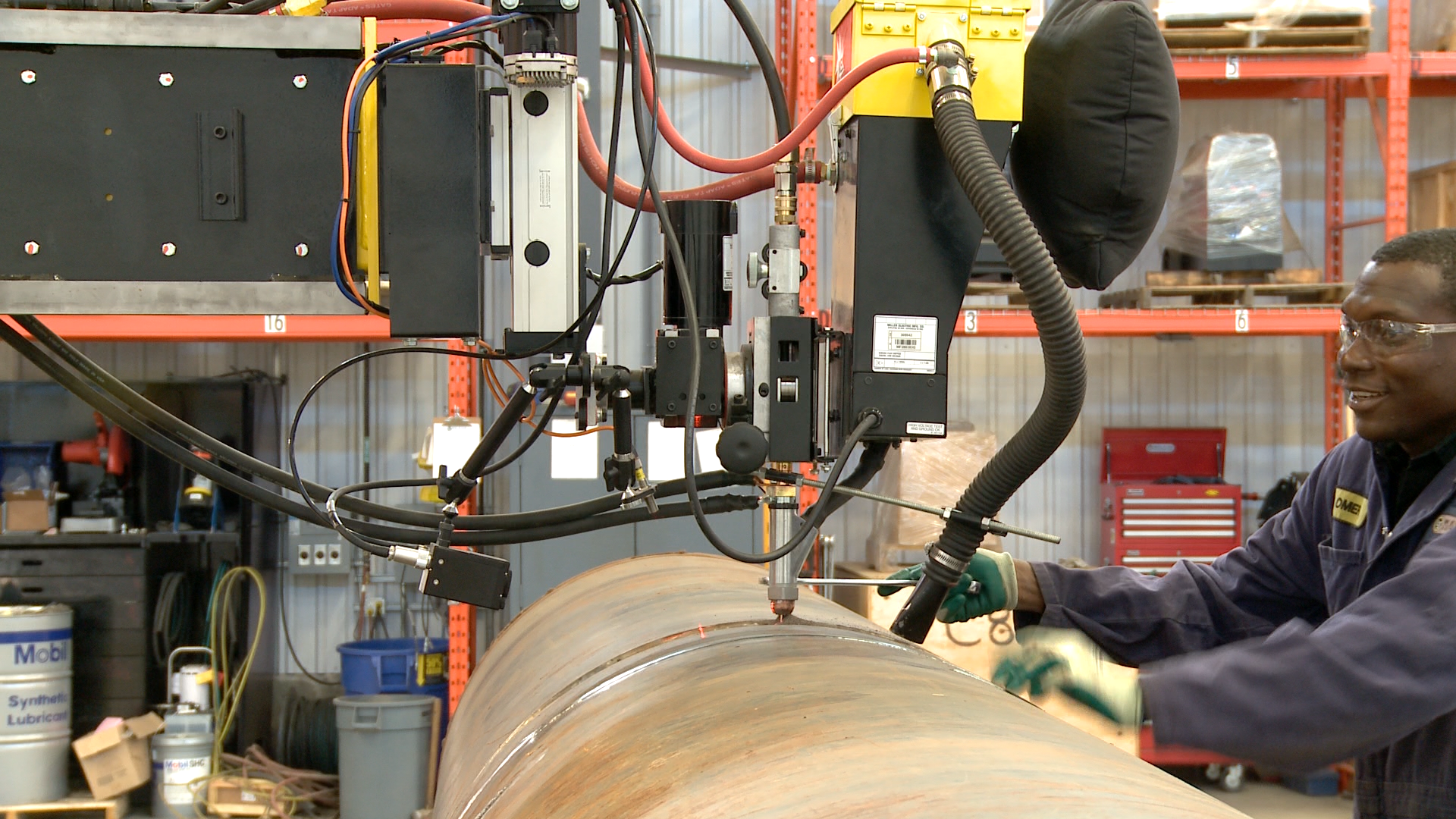 flux recovery and delivery system on weld manipulator.