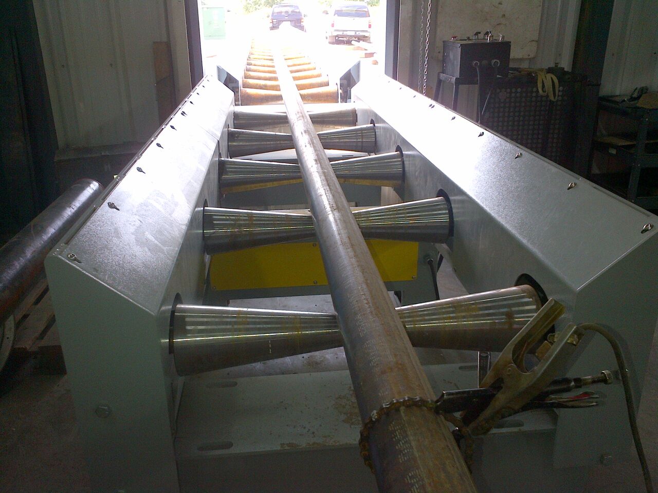 pipe conveyor for heavy-duty pipe