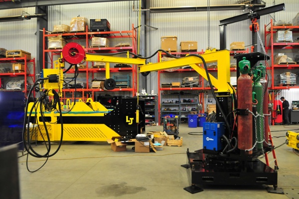 reach of the MIG welding boom mount jib